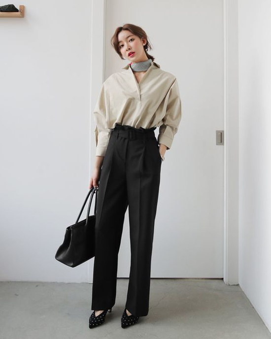 Tạo điểm nhấn cho set đồ ngày thu bằng khăn vuông