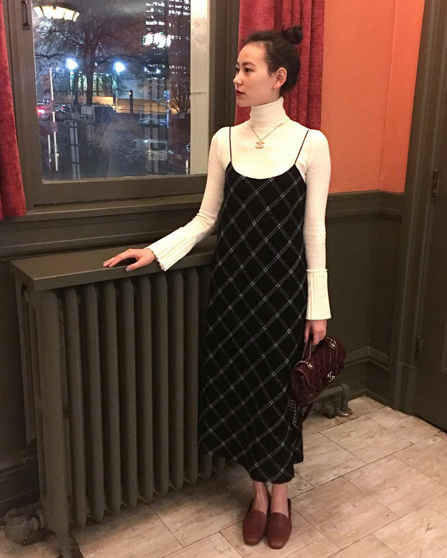 Sợ diện váy mùa đông hơi phong phanh thì các nàng cứ tham khảo 12 công thức này, vừa ấm áp lại xinh miễn chê