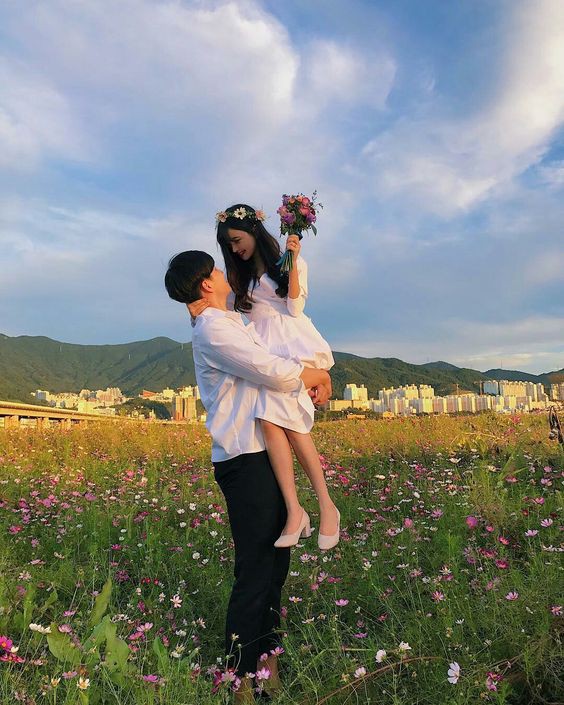 Nhận được thiệp mời cưới qua inbox, bạn cũ liền gửi tiền mừng bằng ảnh minh hoạ