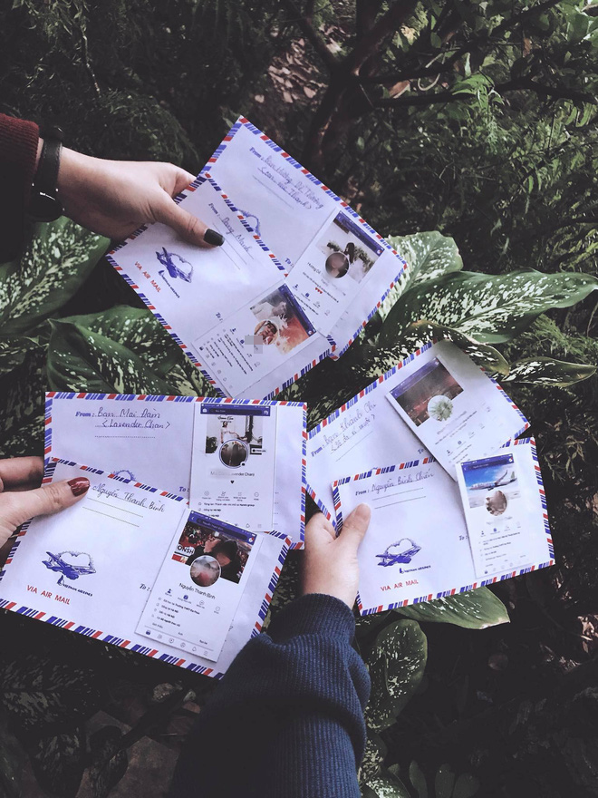 Mừng cưới thời 4.0: Cả nhóm in hình trang Facebook cá nhân dán lên phong bì cho cô dâu chú rể đỡ nhầm