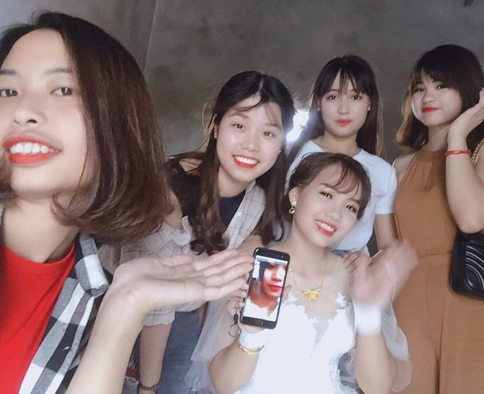 Loạt ảnh lầy lội của hội bạn thân khi có một thành viên vắng mặt