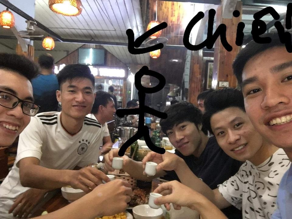 Loạt ảnh lầy lội của hội bạn thân khi có một thành viên vắng mặt