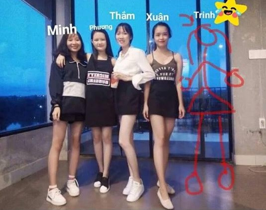 Loạt ảnh lầy lội của hội bạn thân khi có một thành viên vắng mặt