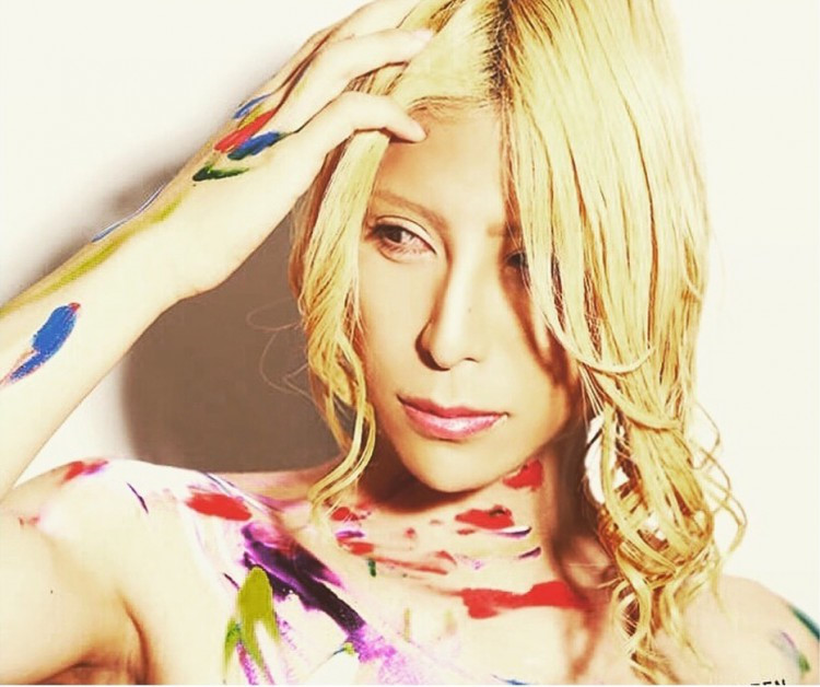 Cuộc sống giàu sang, gây tò mò của đệ nhất geisha nam Nhật Bản