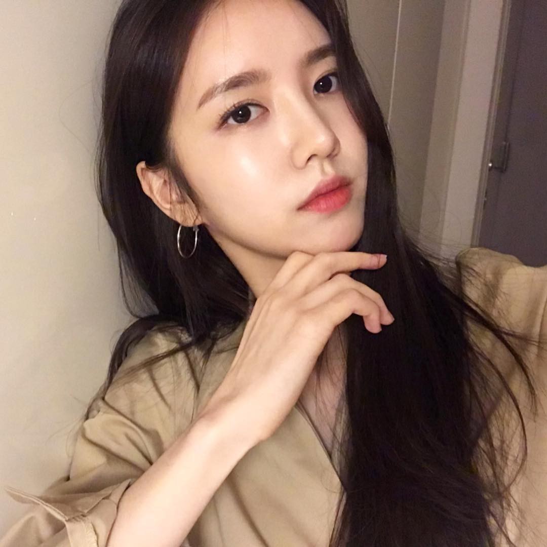 Nếu bạn dưỡng ẩm cật lực mà da vẫn khô căng, nguyên nhân rất có thể là do những thói quen sau Nếu bạn dưỡng ẩm cật lực mà da vẫn khô căng, nguyên nhân rất có thể là do những thói quen sau