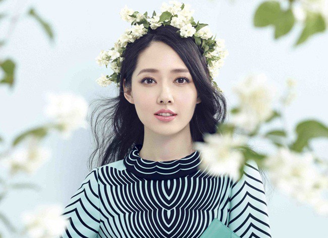 Triệu Lệ Dĩnh: Không gia thế, tiếng Anh kém, EQ thấp nhưng lại vượt mặt loạt chân dài trở thành bà Phùng danh giá Triệu Lệ Dĩnh: Không gia thế, tiếng Anh kém, EQ thấp nhưng lại vượt mặt loạt chân dài trở thành bà Phùng danh giá