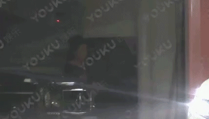 Triệu Lệ Dĩnh: Không gia thế, tiếng Anh kém, EQ thấp nhưng lại vượt mặt loạt chân dài trở thành bà Phùng danh giá Triệu Lệ Dĩnh: Không gia thế, tiếng Anh kém, EQ thấp nhưng lại vượt mặt loạt chân dài trở thành bà Phùng danh giá