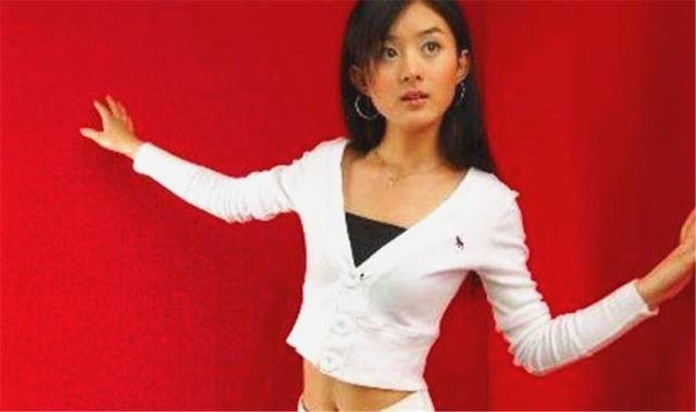 Triệu Lệ Dĩnh: Không gia thế, tiếng Anh kém, EQ thấp nhưng lại vượt mặt loạt chân dài trở thành bà Phùng danh giá Triệu Lệ Dĩnh: Không gia thế, tiếng Anh kém, EQ thấp nhưng lại vượt mặt loạt chân dài trở thành bà Phùng danh giá