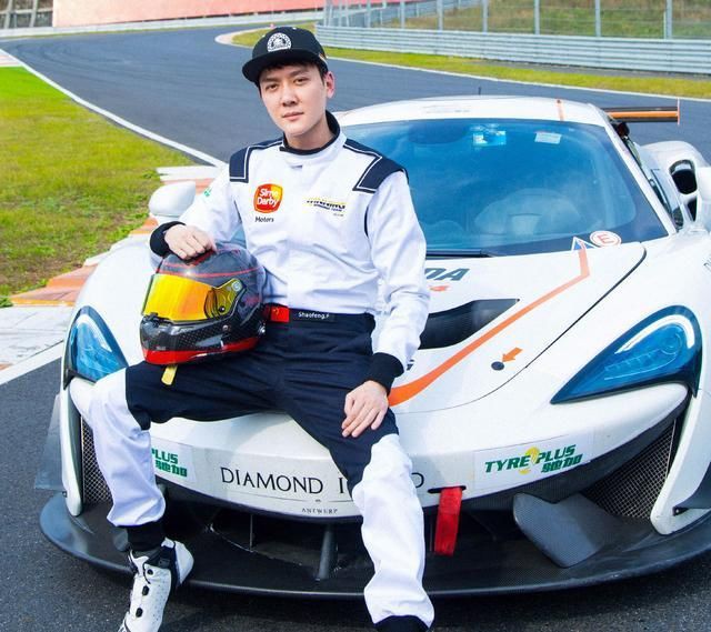 Triệu Lệ Dĩnh: Không gia thế, tiếng Anh kém, EQ thấp nhưng lại vượt mặt loạt chân dài trở thành bà Phùng danh giá Triệu Lệ Dĩnh: Không gia thế, tiếng Anh kém, EQ thấp nhưng lại vượt mặt loạt chân dài trở thành bà Phùng danh giá