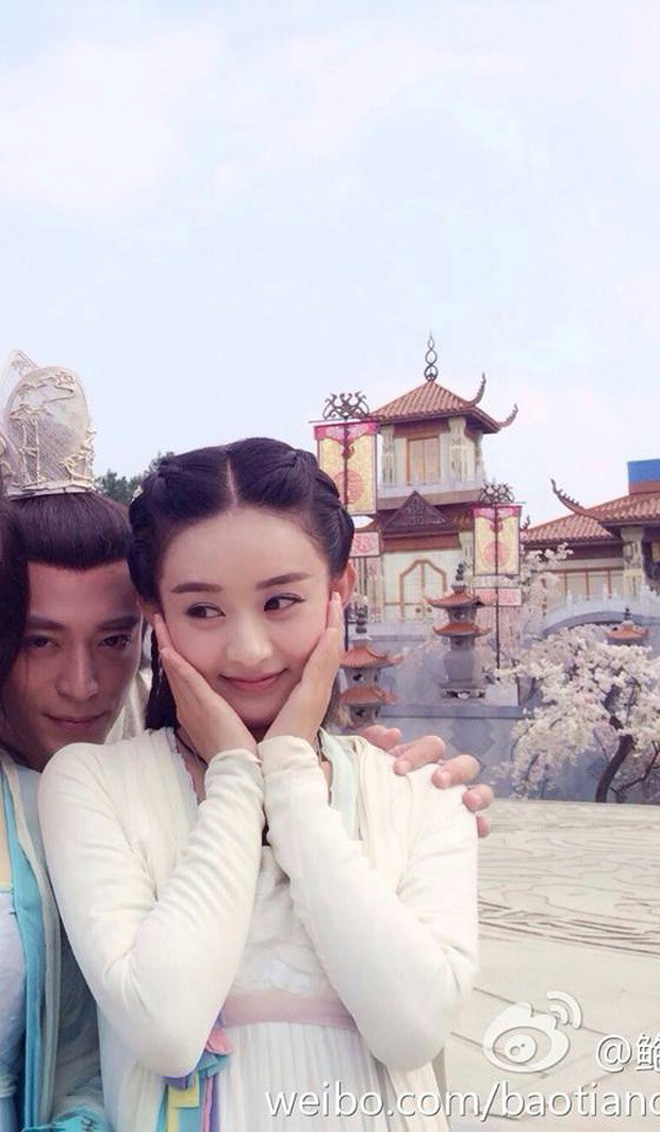 Triệu Lệ Dĩnh: Không gia thế, tiếng Anh kém, EQ thấp nhưng lại vượt mặt loạt chân dài trở thành bà Phùng danh giá Triệu Lệ Dĩnh: Không gia thế, tiếng Anh kém, EQ thấp nhưng lại vượt mặt loạt chân dài trở thành bà Phùng danh giá