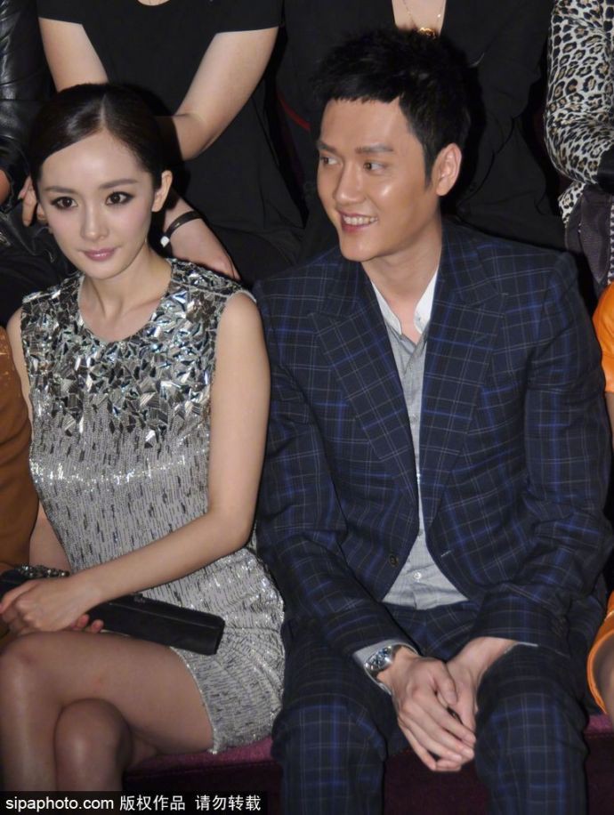 Phùng Thiệu Phong kết hôn với Triệu Lệ Dĩnh nhưng ảnh tình tứ với Dương Mịch lại gây sốt MXH