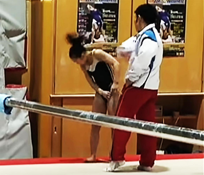 Truyền thông phẫn nộ trước cảnh HLV Nhật Bản tát học trò