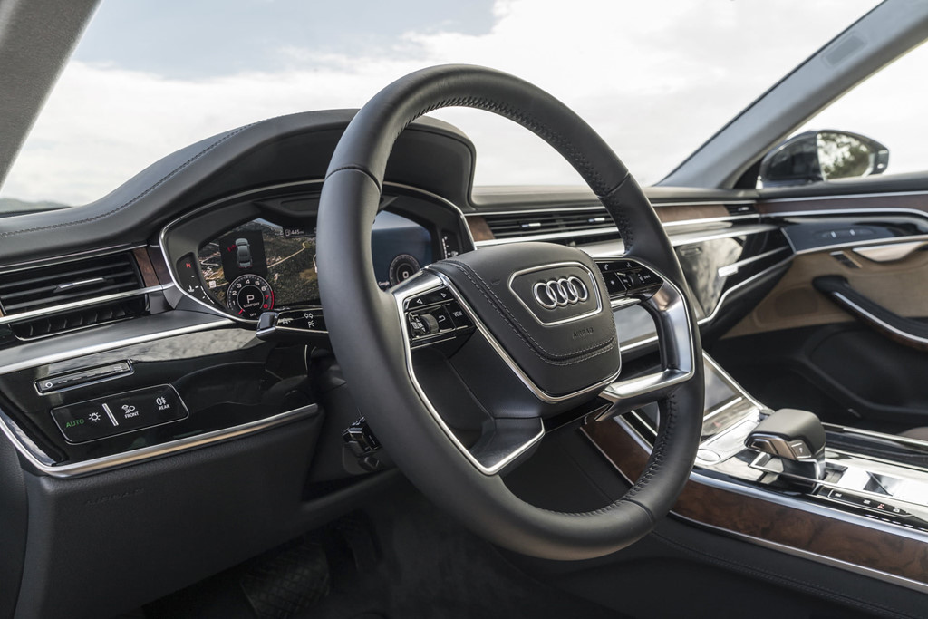 Audi nâng tầm A8 mới, sang trọng và an toàn hơn