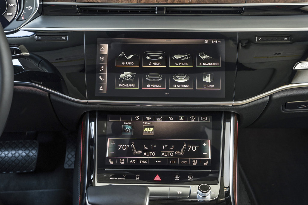 Audi nâng tầm A8 mới, sang trọng và an toàn hơn