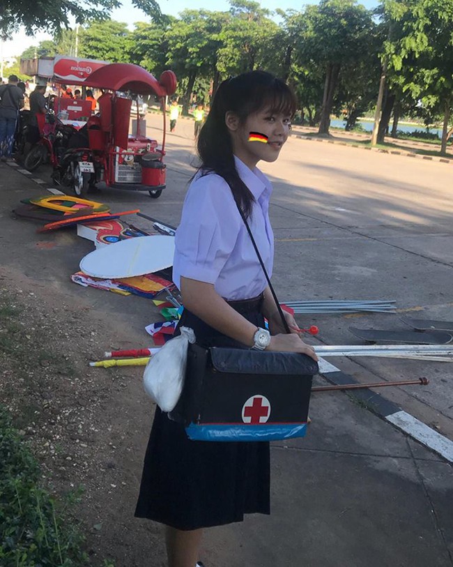 Từng bị gọi là voi nước vì nặng tới 100kg, cô gái chỉ giảm cân mà lột xác ngỡ ngàng như phẫu thuật thẩm mỹ