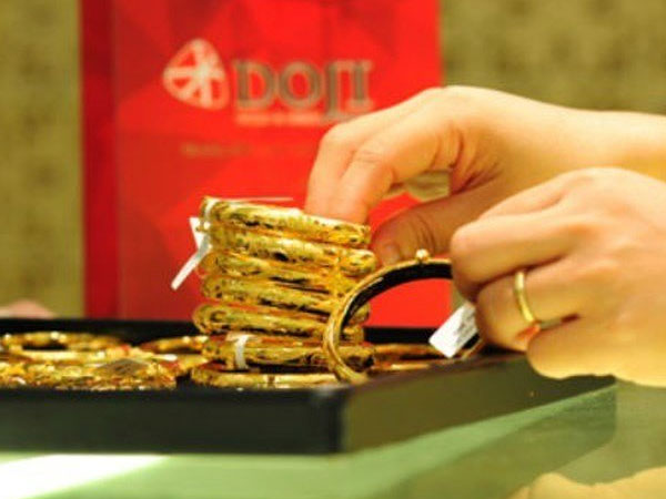 Giá vàng hôm nay 20/10: Lãi suất tăng, vàng cắm đầu giảm