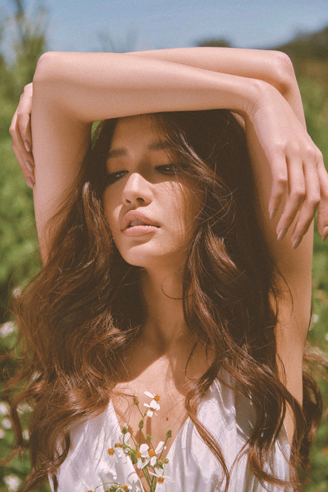 Bà đồng Bích Phương lột xác thành Nữ hoàng thị phi trong MV mới