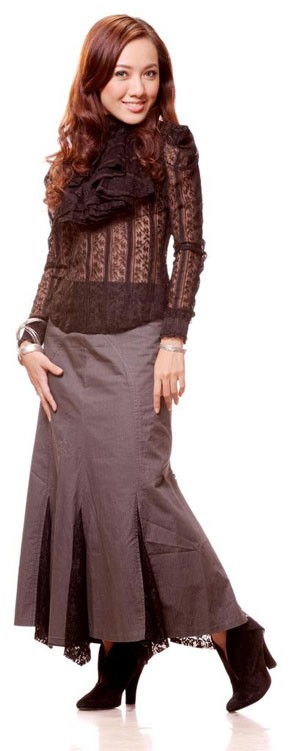 Từ cô bé 4 tuổi sún răng trên tờ lịch, BTV Hoài Anh biến thành nữ MC 40 tuổi được triệu người yêu thích