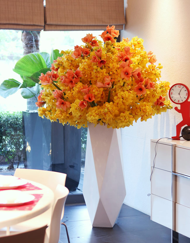 Đại gia Sài Thành chi gần 100 triệu mua 1 bình hoa tươi dịp 20/10