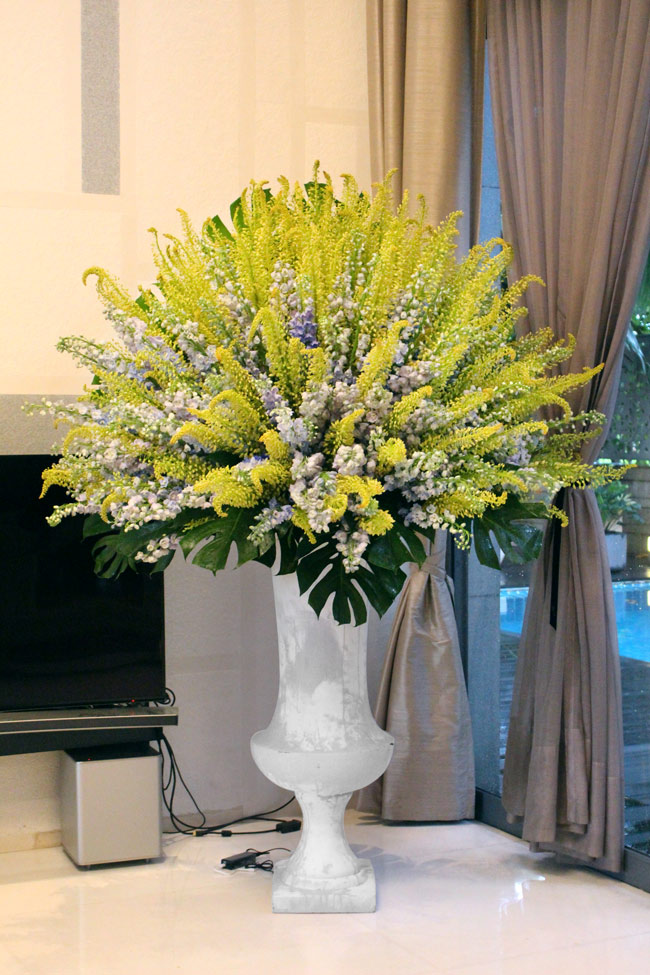 Đại gia Sài Thành chi gần 100 triệu mua 1 bình hoa tươi dịp 20/10