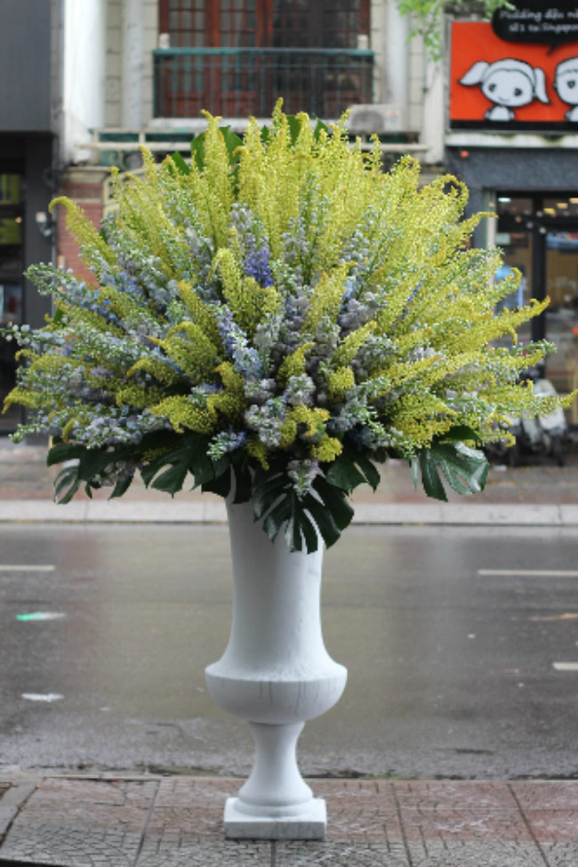 Đại gia Sài Thành chi gần 100 triệu mua 1 bình hoa tươi dịp 20/10