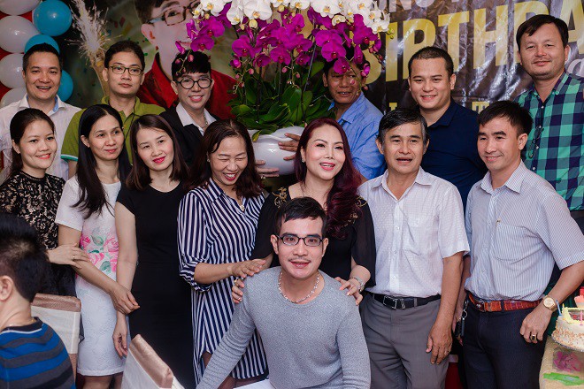 Cận cảnh tiệc sinh nhật hoành tráng của ca sĩ Long Nhật