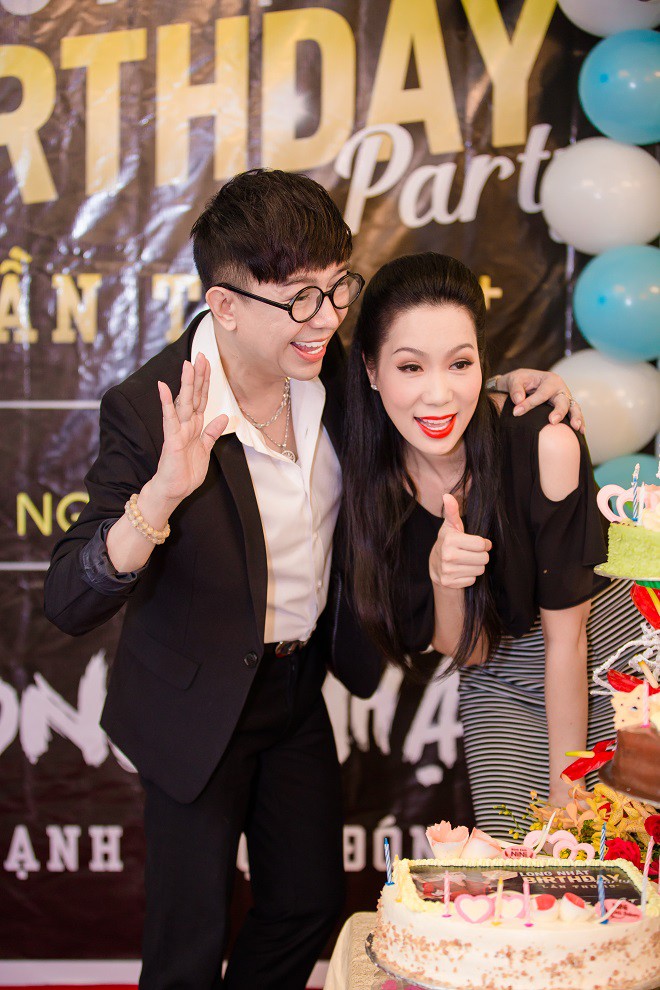 Cận cảnh tiệc sinh nhật hoành tráng của ca sĩ Long Nhật