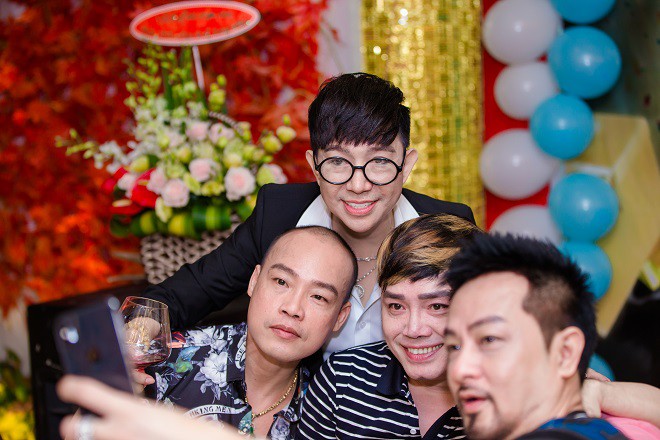 Cận cảnh tiệc sinh nhật hoành tráng của ca sĩ Long Nhật