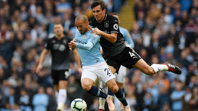 Đại thắng 5 sao, Man City xây chắc ngôi đầu