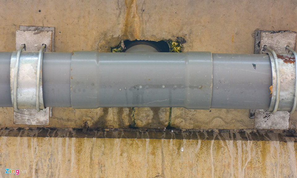 Sau ổ gà, cao tốc 34.500 tỷ Đà Nẵng - Quảng Ngãi bị thấm nước mưa