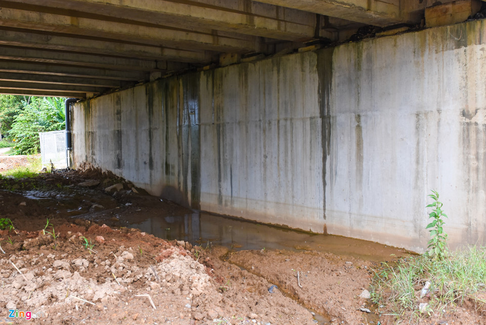 Sau ổ gà, cao tốc 34.500 tỷ Đà Nẵng - Quảng Ngãi bị thấm nước mưa