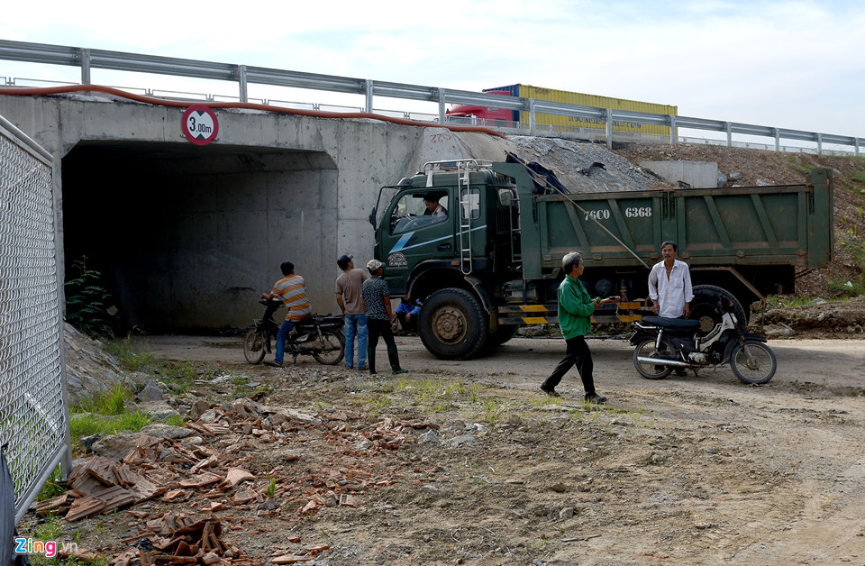 Sau ổ gà, cao tốc 34.500 tỷ Đà Nẵng - Quảng Ngãi bị thấm nước mưa