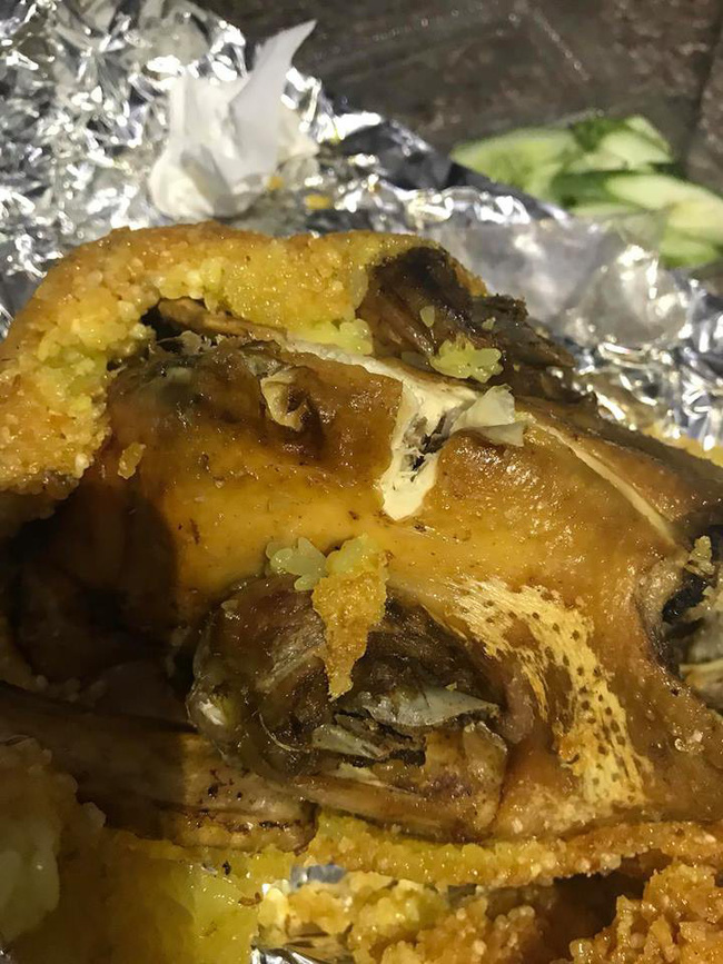 Gọi gà không lối thoát về ăn mừng 20/10, cô nàng uất hận vì nhận được gà suy dinh dưỡng bọc xi-măng Gọi gà không lối thoát về ăn mừng 20/10, cô nàng uất hận vì nhận được gà suy dinh dưỡng bọc xi-măng