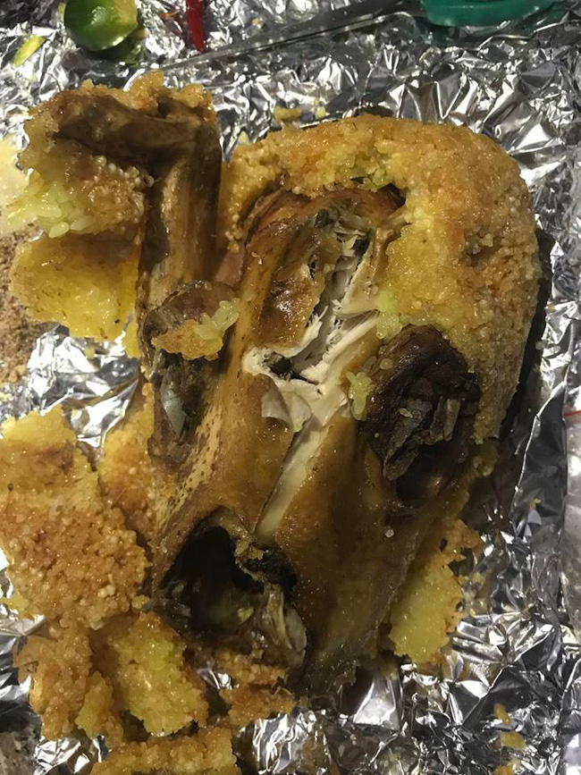 Gọi gà không lối thoát về ăn mừng 20/10, cô nàng uất hận vì nhận được gà suy dinh dưỡng bọc xi-măng Gọi gà không lối thoát về ăn mừng 20/10, cô nàng uất hận vì nhận được gà suy dinh dưỡng bọc xi-măng