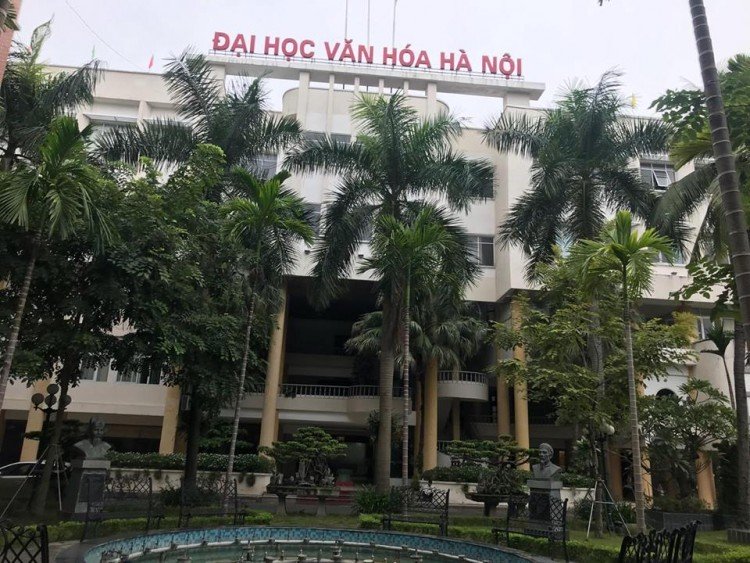 Trẻ sơ sinh rơi từ chung cư Linh Đàm: Người mẹ từng nhận nhiều giấy khen