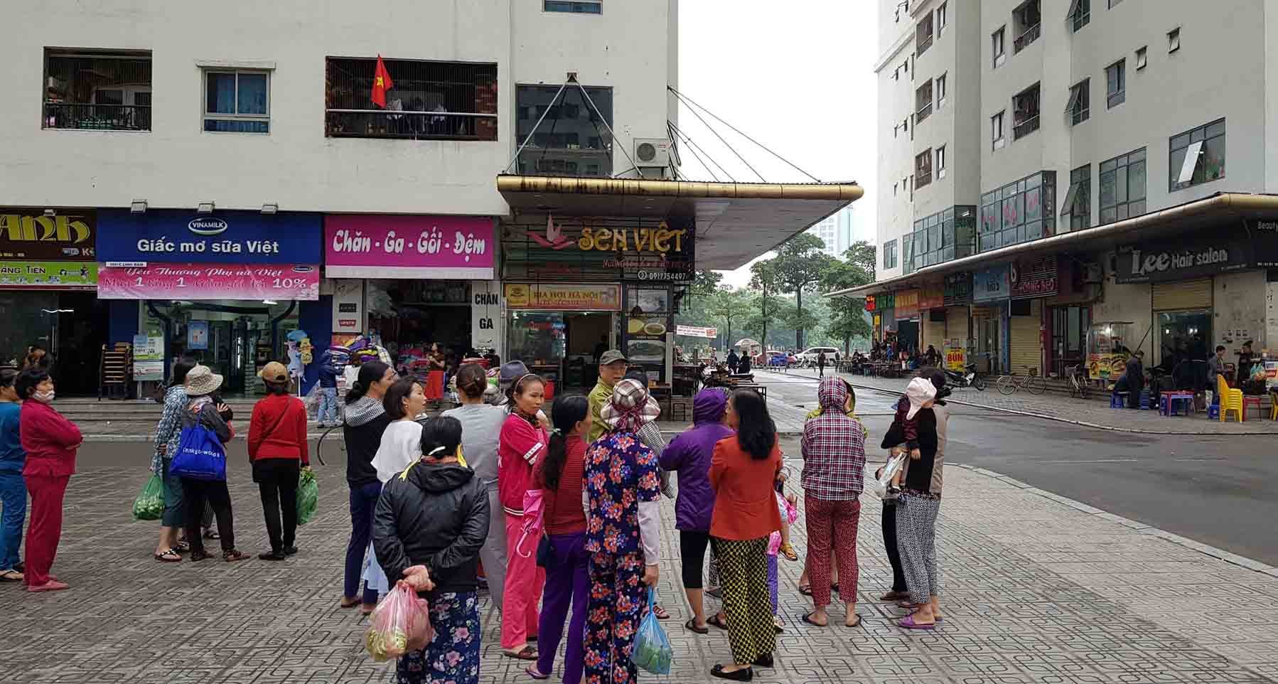 Trẻ sơ sinh rơi từ chung cư Linh Đàm: Người mẹ từng nhận nhiều giấy khen