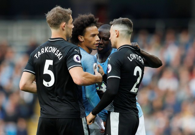 Đại thắng 5 sao, Man City xây chắc ngôi đầu