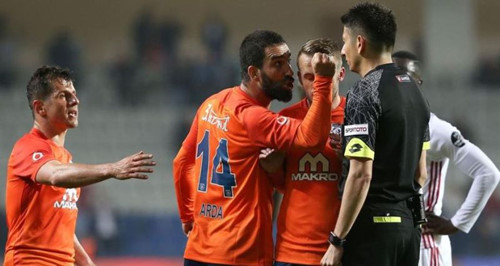 Cầu thủ của Barcelona bị điều tra về mối quan hệ với nhóm khủng bố