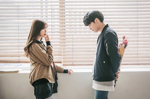 Bạn trai toàn chuyển khoản mà không tặng quà: Cô gái đòi chia tay, dân mạng lại ầm ầm xin facebook