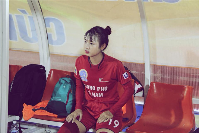 Nữ cầu thủ có gương mặt baby, được tìm kiếm trên khắp diễn đàn của U19 Việt Nam