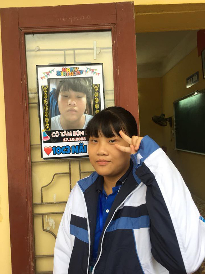 Bạn thân kiểu mới: In ảnh dìm hàng thành poster dán hết cửa lớp để... chúc mừng sinh nhật