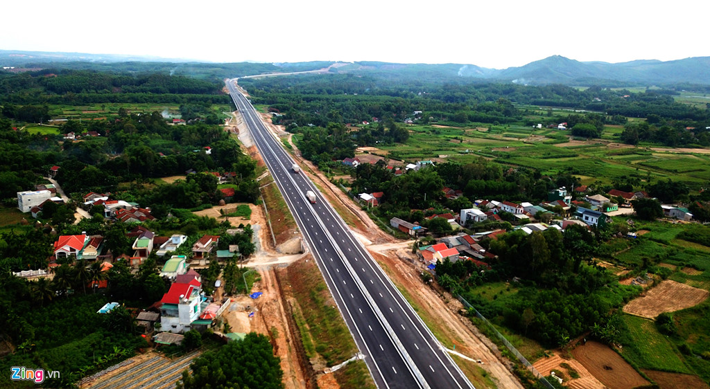 Cao tốc 34.500 tỷ Đà Nẵng - Quảng Ngãi thấm dột do thi công ẩu?