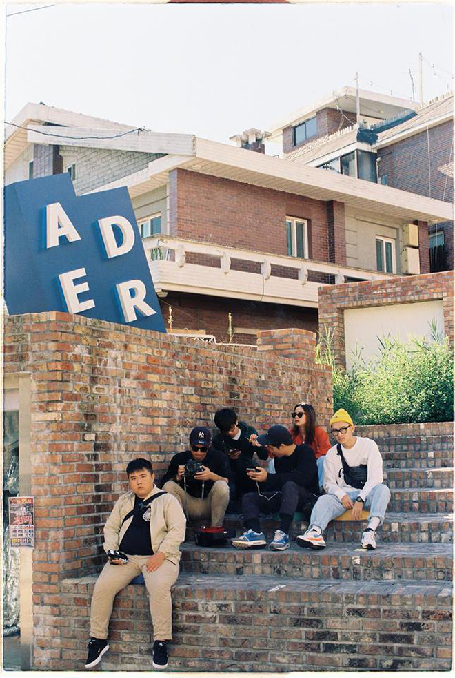 Chả hẹn mà gặp, cảm giác như 1 nửa giới trẻ Việt đều đang ở Hàn Quốc hết rồi!