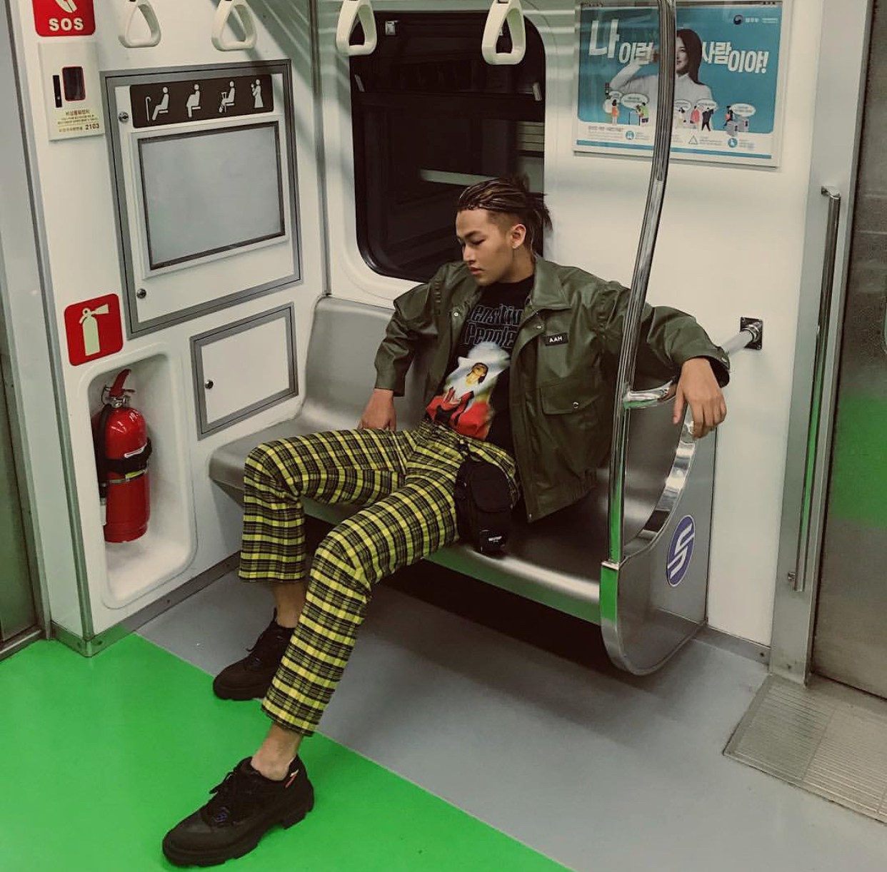 Chả hẹn mà gặp, cảm giác như 1 nửa giới trẻ Việt đều đang ở Hàn Quốc hết rồi!