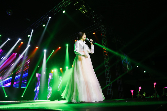 Mỹ Tâm trình diễn loạt bản hit trong liveshow đầu tiên tại Hàn Quốc