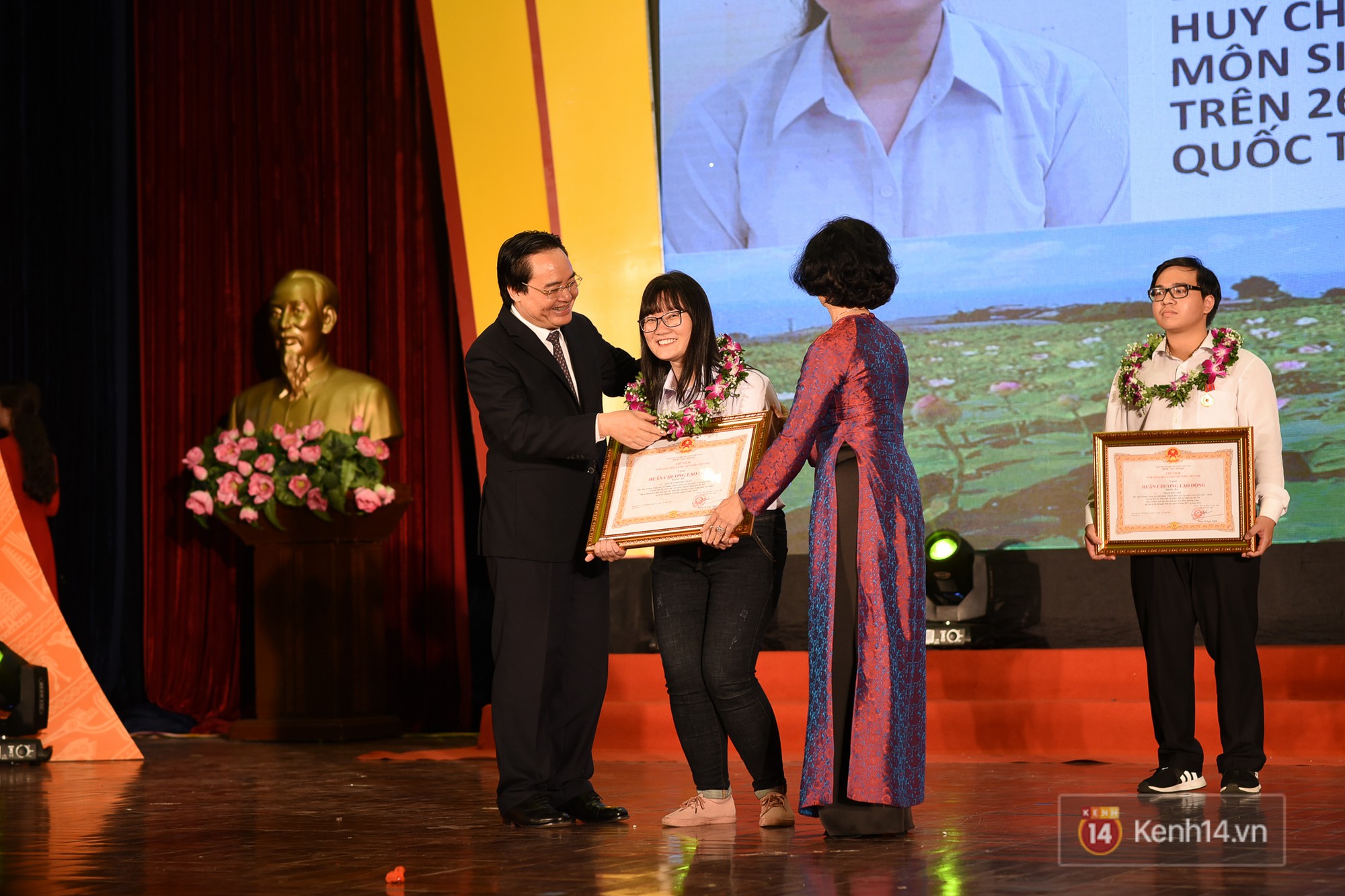 Nữ sinh 2000 giành HCV Olympic Sinh học Quốc tế, đạt kỷ lục thí sinh có điểm thi cao nhất thế giới: Ba lô đến trường nặng 8kg toàn là sách vở