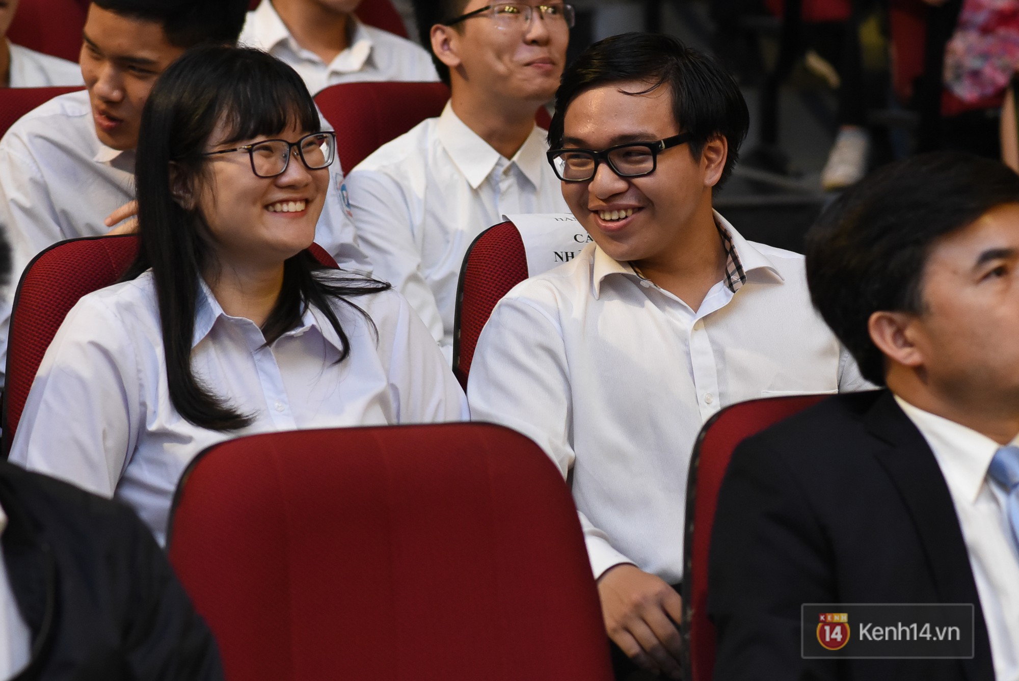 Nữ sinh 2000 giành HCV Olympic Sinh học Quốc tế, đạt kỷ lục thí sinh có điểm thi cao nhất thế giới: Ba lô đến trường nặng 8kg toàn là sách vở