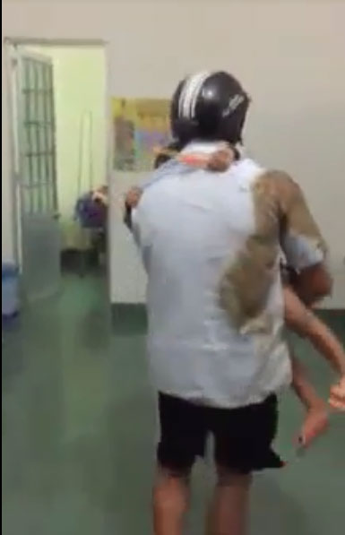 Bệnh nhi nhập viện cấp cứu, mỏi mắt tìm bác sĩ!