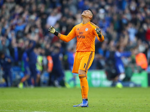 Thủ môn Philippines đi vào lịch sử Premier League khi thắng Fulham