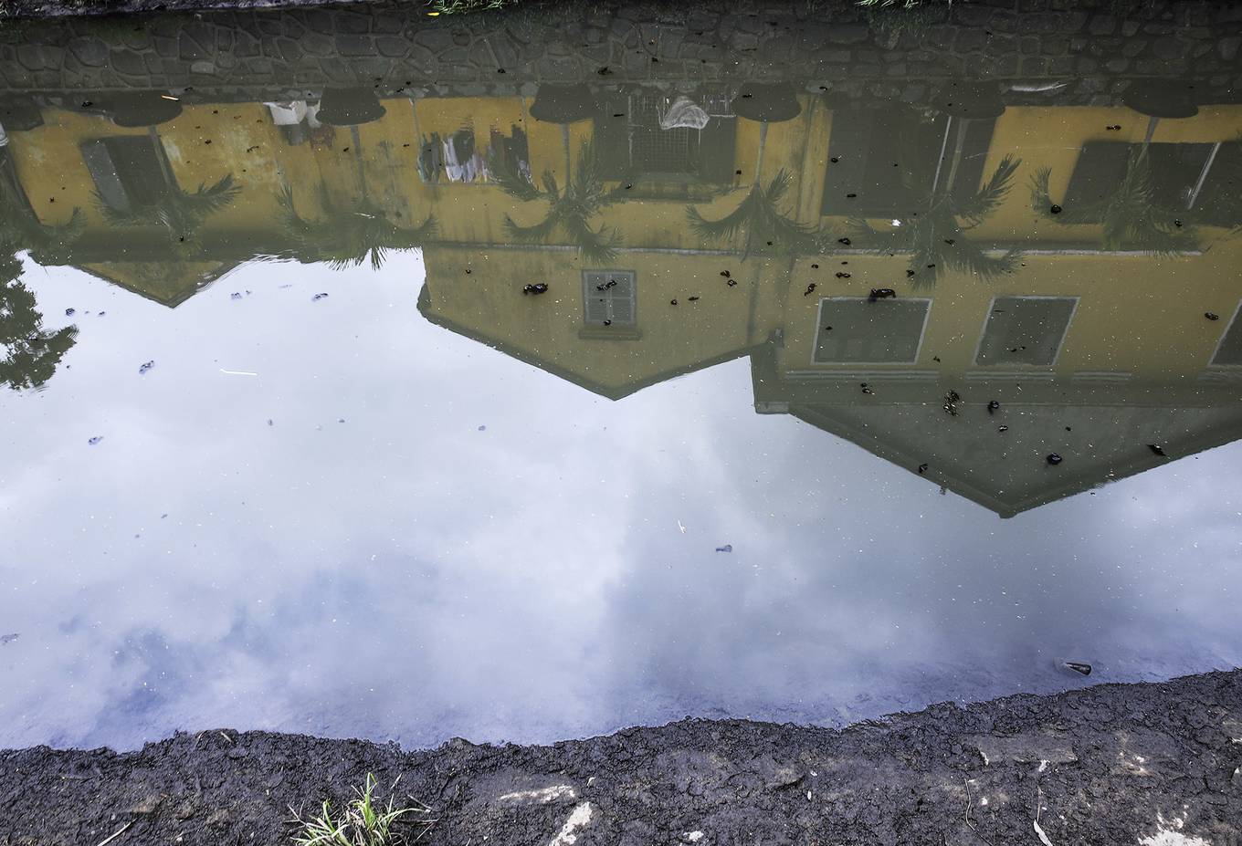 Nước thải hôi thối bao vây Chùa Cầu Hội An